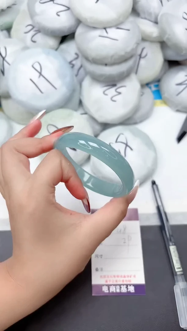 未镶嵌手镯石英质玉48-62.2