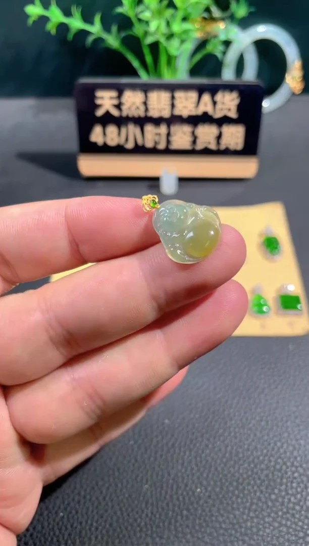 翡翠18K金镶嵌颈饰翡翠