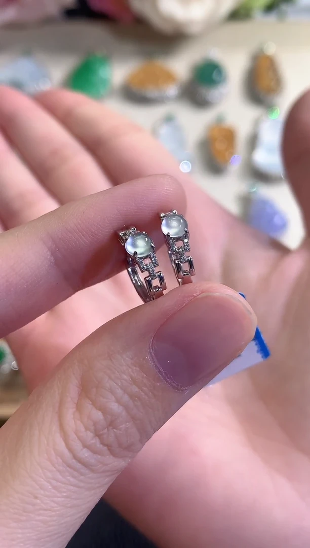 18K金镶嵌翡翠耳饰冬日珠宝Q49