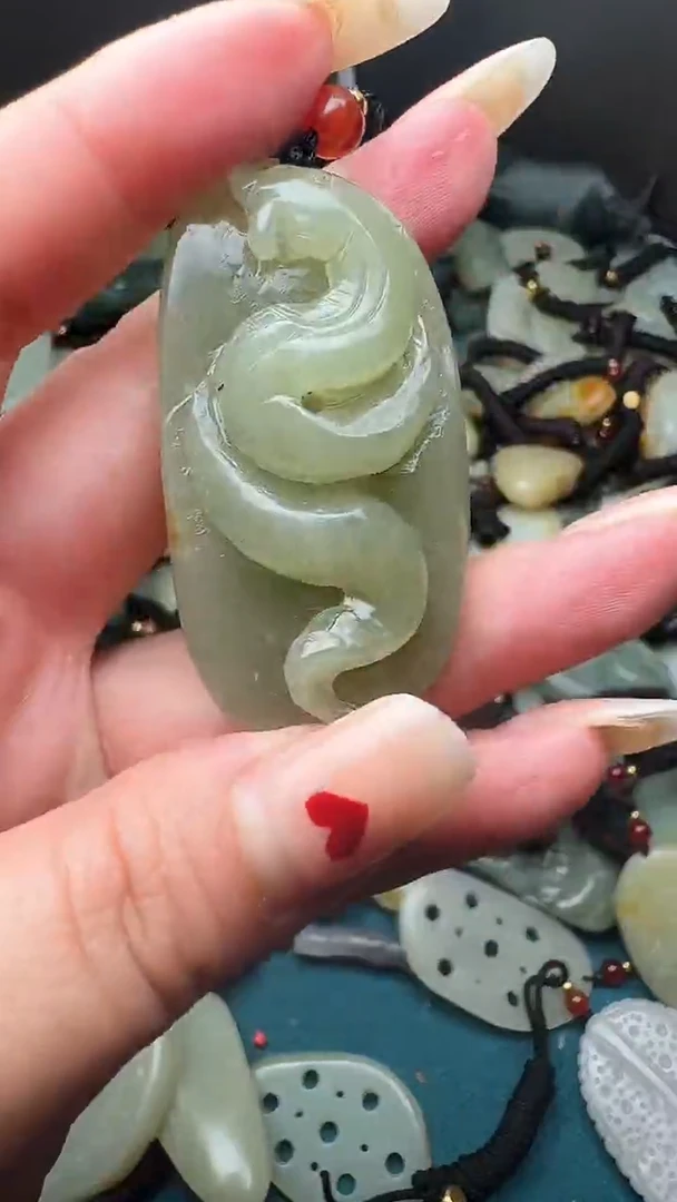 和田玉未镶嵌颈饰1