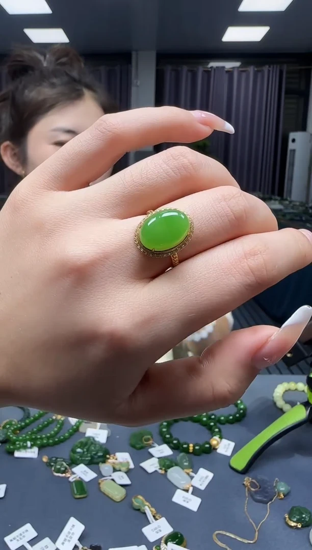 【闪购商品】和田玉戒指18K金镶嵌1