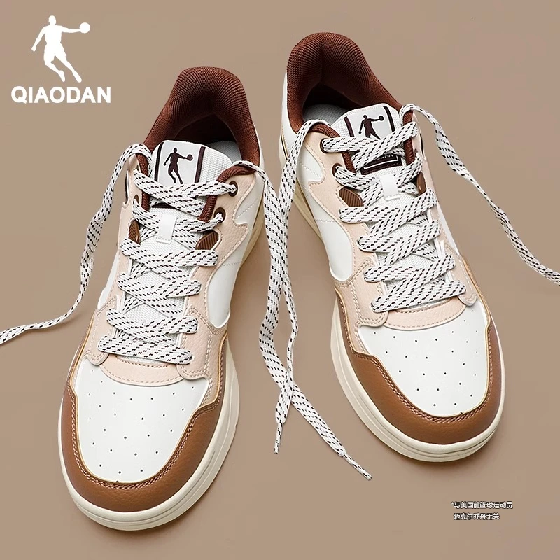 乔丹男鞋低帮板鞋秋冬季2025新款皮面防水运动鞋女款休闲小白鞋子