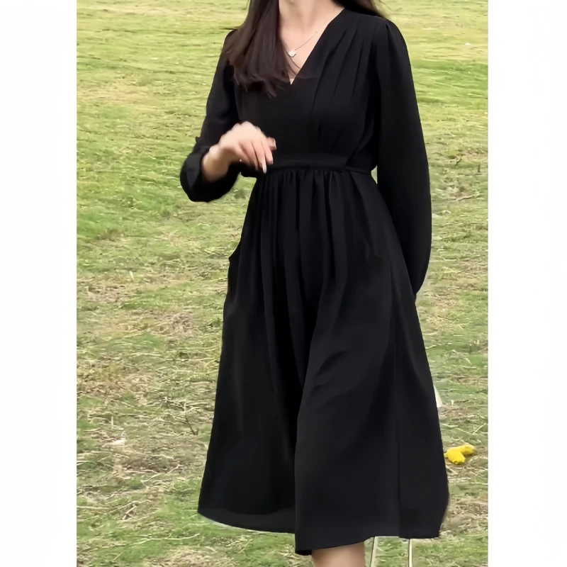 早秋胖mm时尚气质长袖百搭V领小黑裙长裙赫本风休闲设计感连衣裙