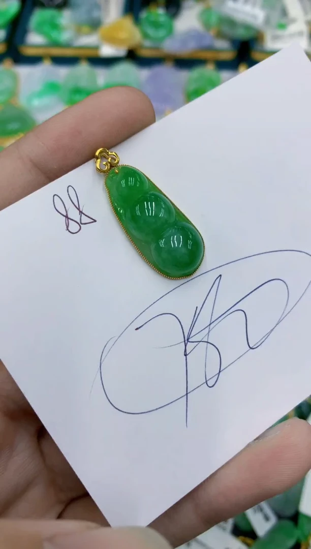 翡翠18K金镶嵌颈饰1111111111