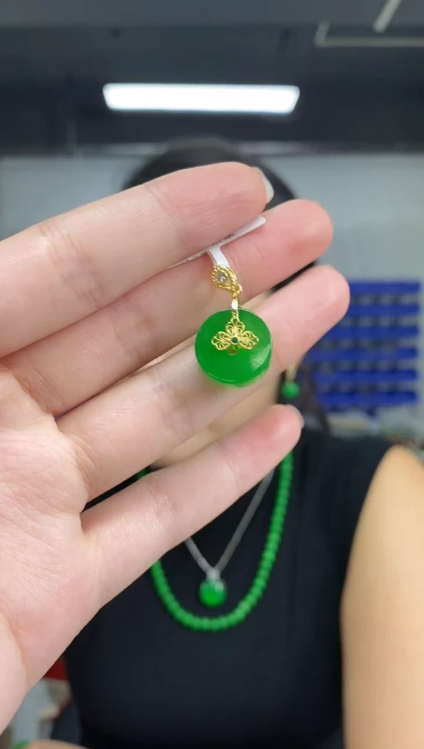 颈饰未镶嵌翡翠多样性发其一颜色微差