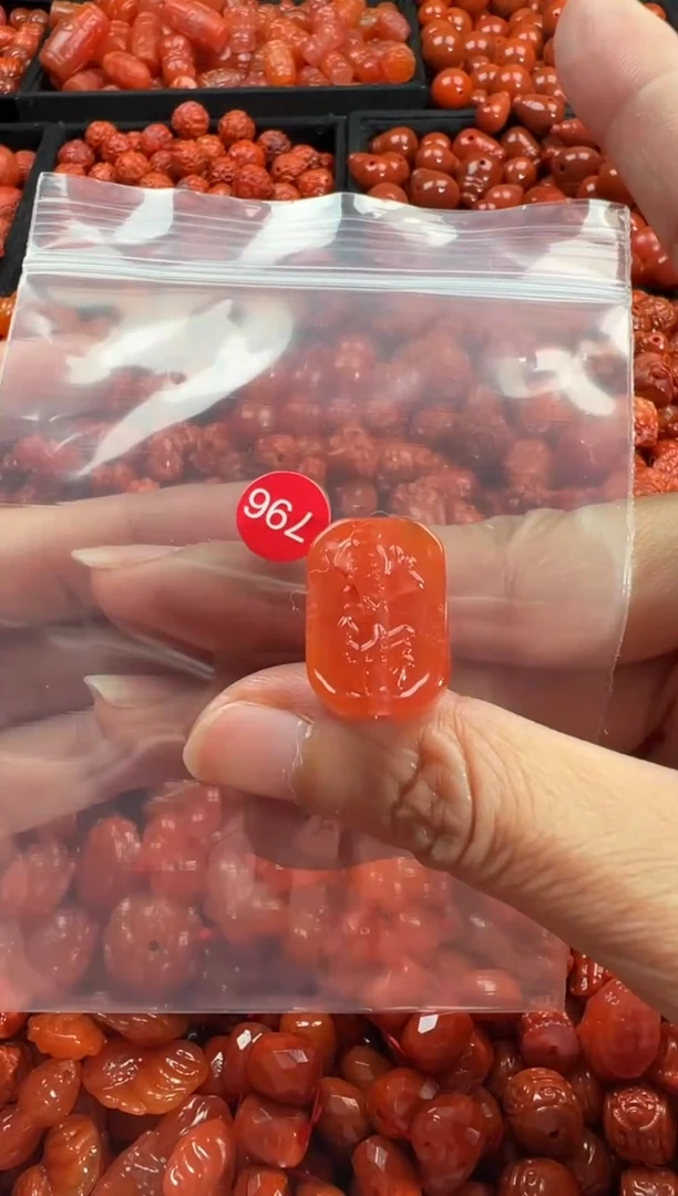 颈饰未镶嵌南红玛瑙1