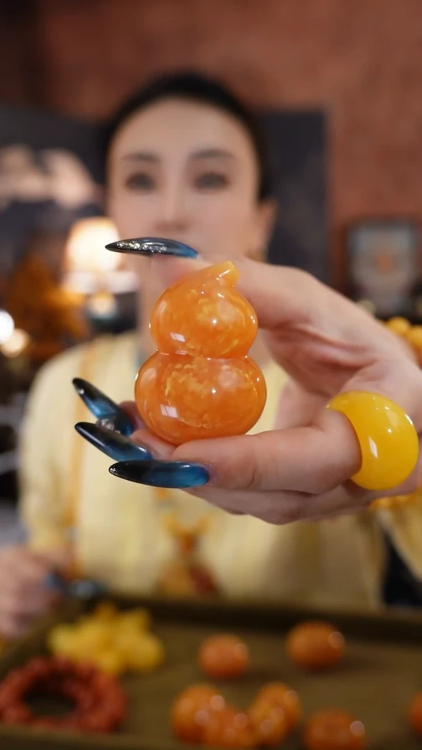 琥珀颈饰未镶嵌美***妇颈饰