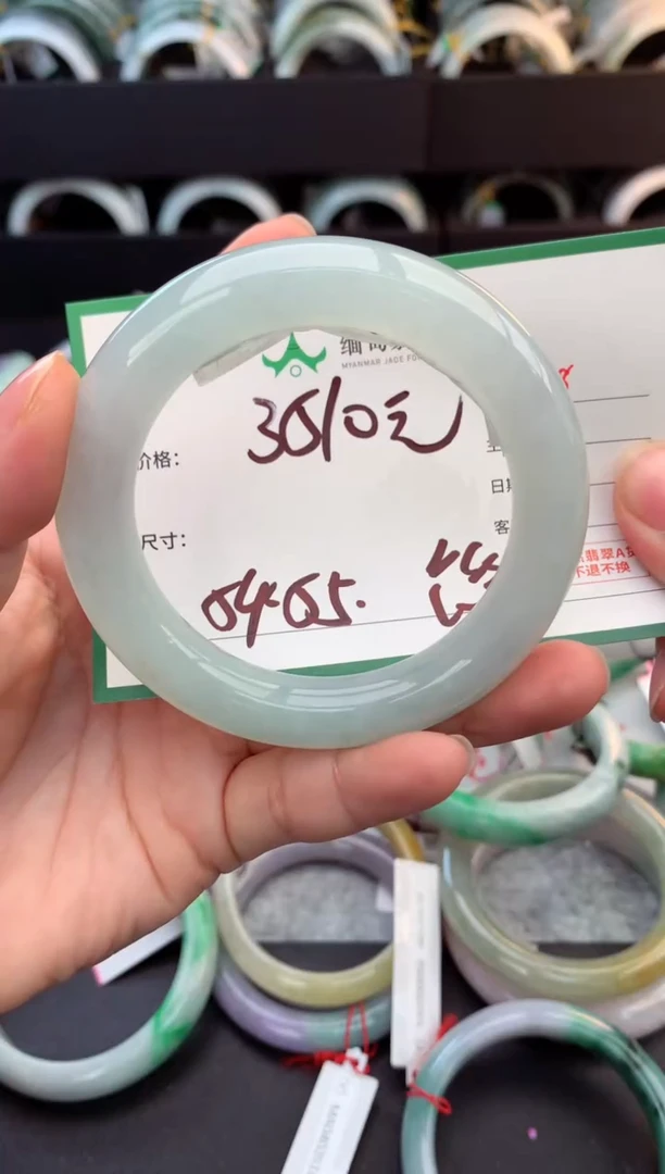 未镶嵌定制翡翠毛货需精细抛光+多人
