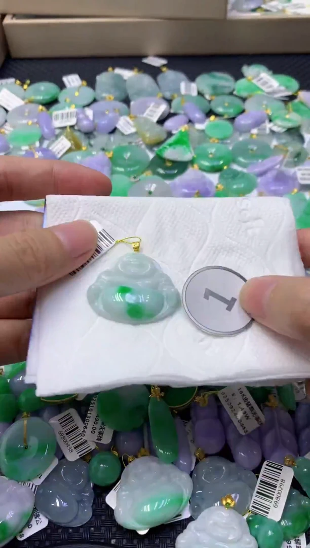 颈饰18K金镶嵌翡翠天然缅甸翡翠A货