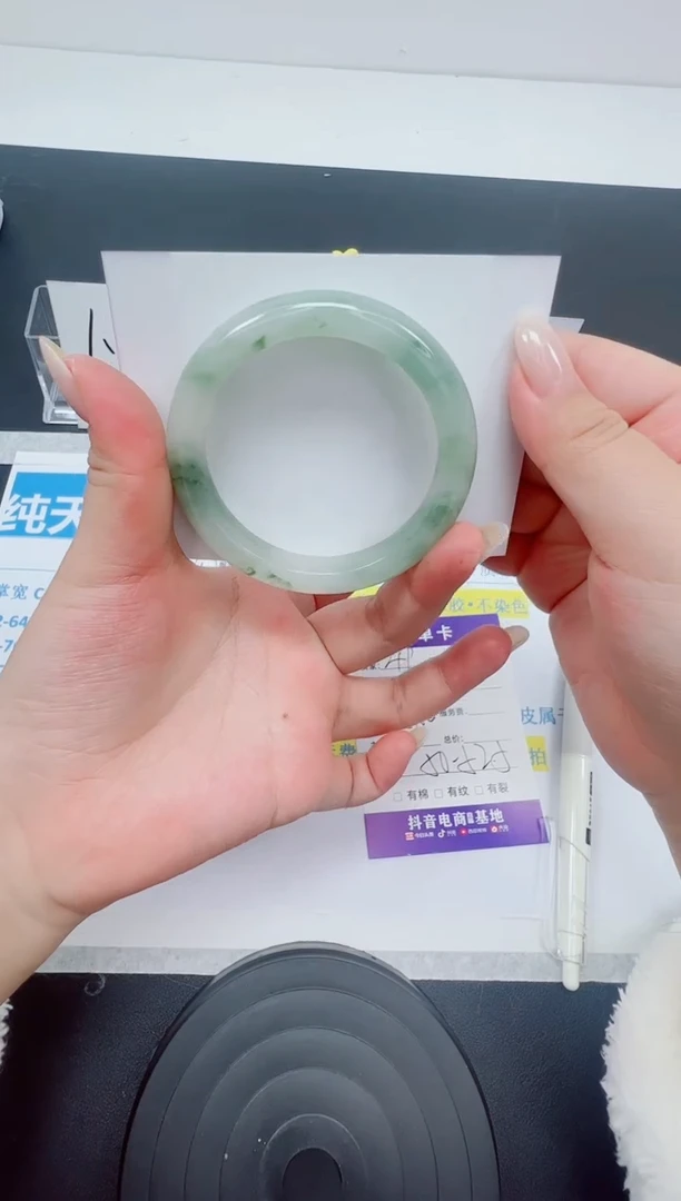 【闪购商品】石英质玉手镯未镶嵌编号：49--51.8圈 天山翠