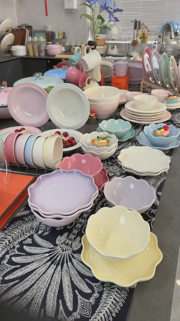 【闪购商品】瓷炻彩花边盘18CM-香芋紫