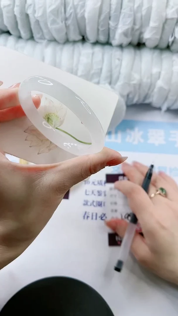 【闪购商品】石英质玉手镯未镶嵌多样性发货L99