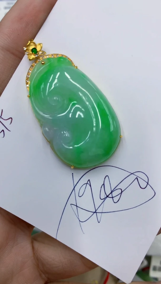 颈饰18K金镶嵌翡翠111111111111