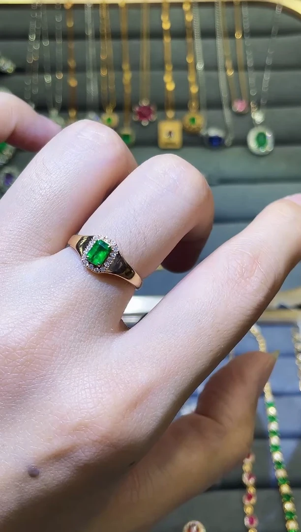 18K金镶嵌戒指祖母绿0.41ct