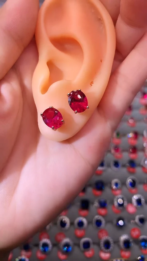 【闪购商品】红宝石耳饰银S925镶嵌111111