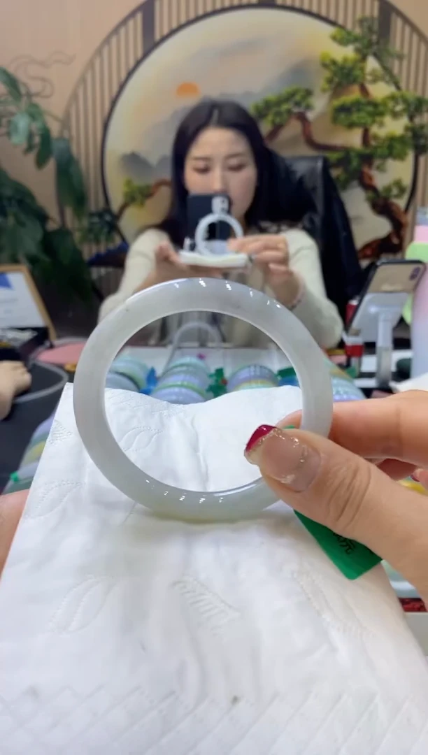 【闪购商品】翡翠手镯未镶嵌99903452