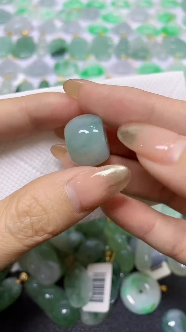 颈饰未镶嵌翡翠A货