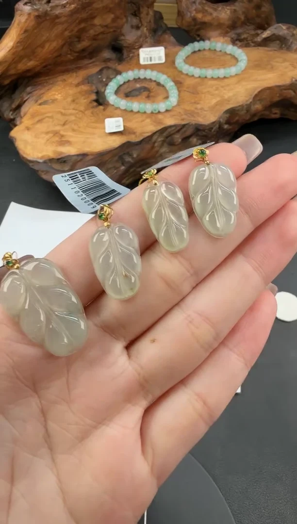 吊坠(不含链)18K金镶嵌翡翠翡翠饰品（多样性发货一件）-65