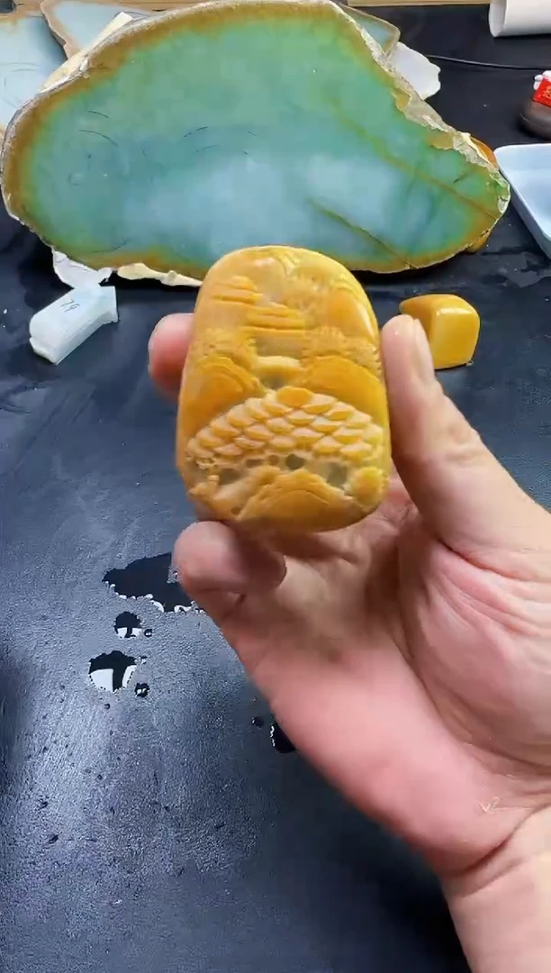 翡翠挂件未镶嵌翡翠黄翡山水