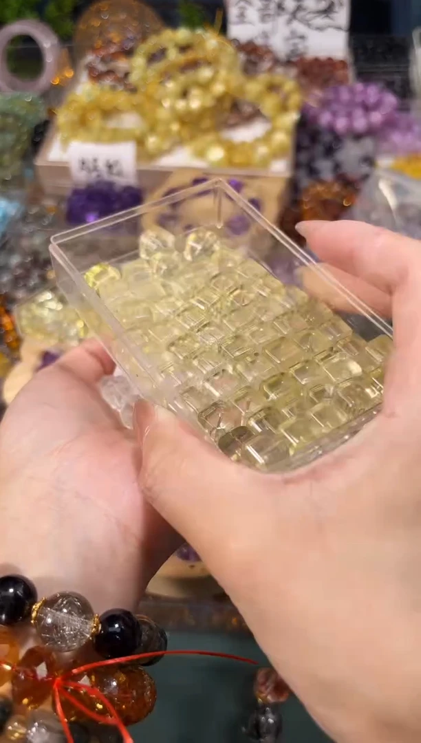 水晶手串未镶嵌黄水晶方糠一个卡9+