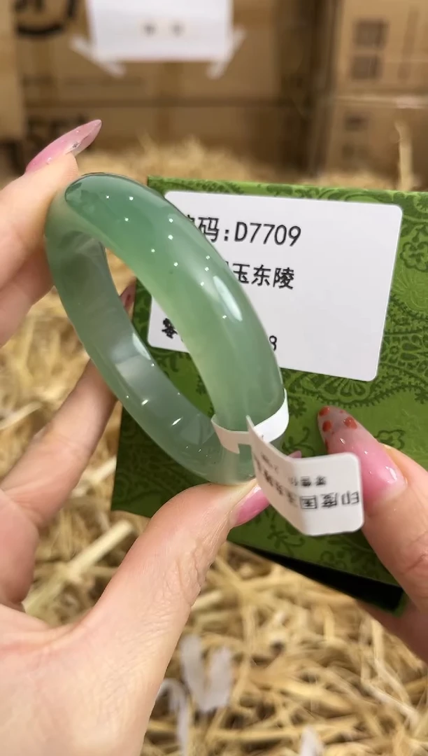 未镶嵌手镯石英质玉D7709