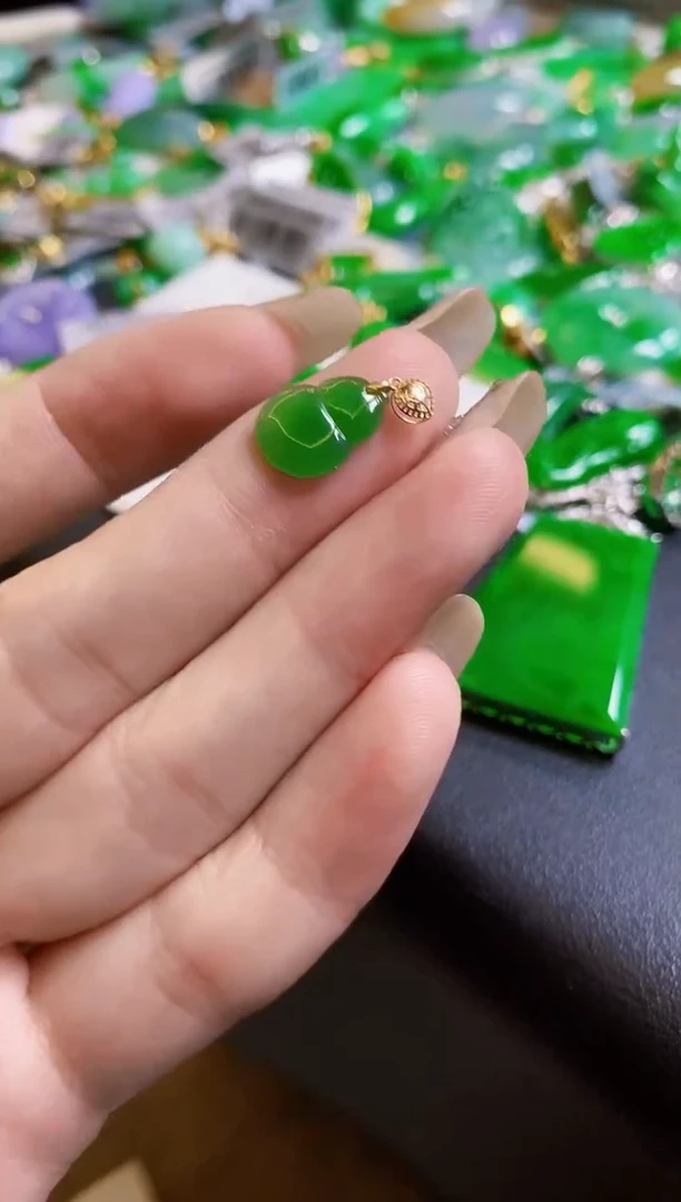 【闪购商品】翡翠颈饰18K金镶嵌吊坠