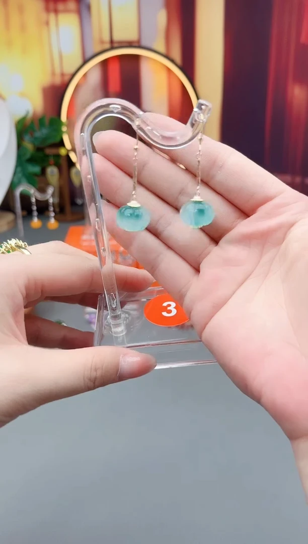 银S925镶嵌石英质玉（天山翠）耳饰226