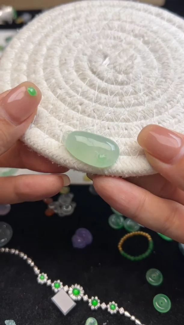 未镶嵌定制翡翠晴绿瓜2200+220-lxh148