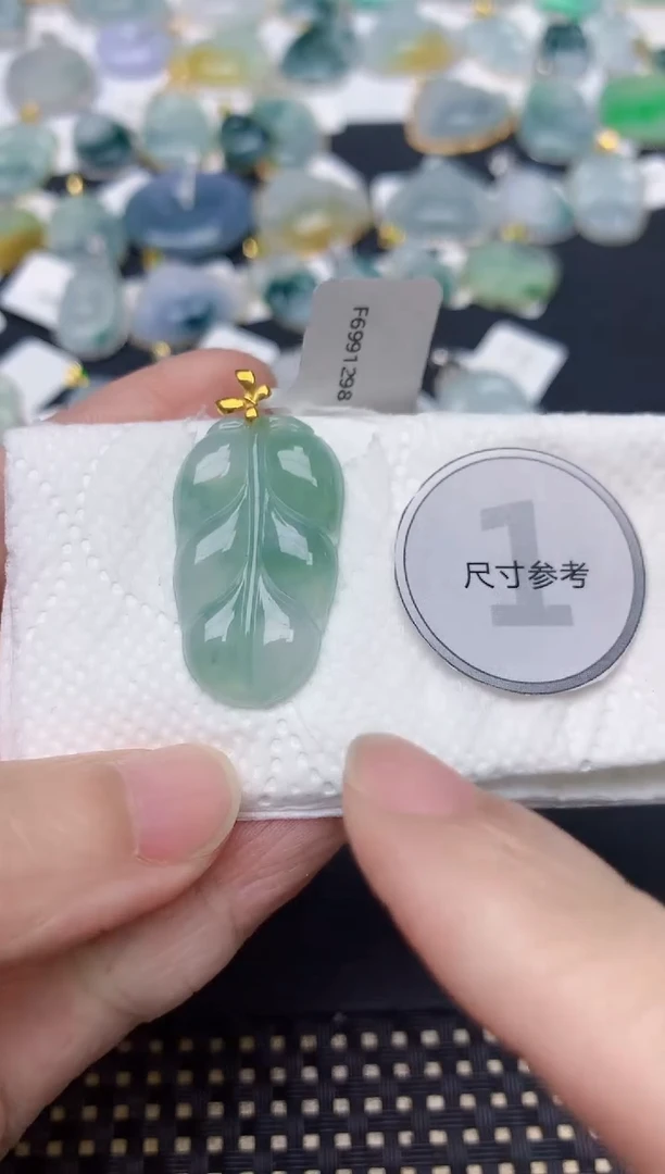 颈饰18K金镶嵌翡翠天然缅甸A货翡翠