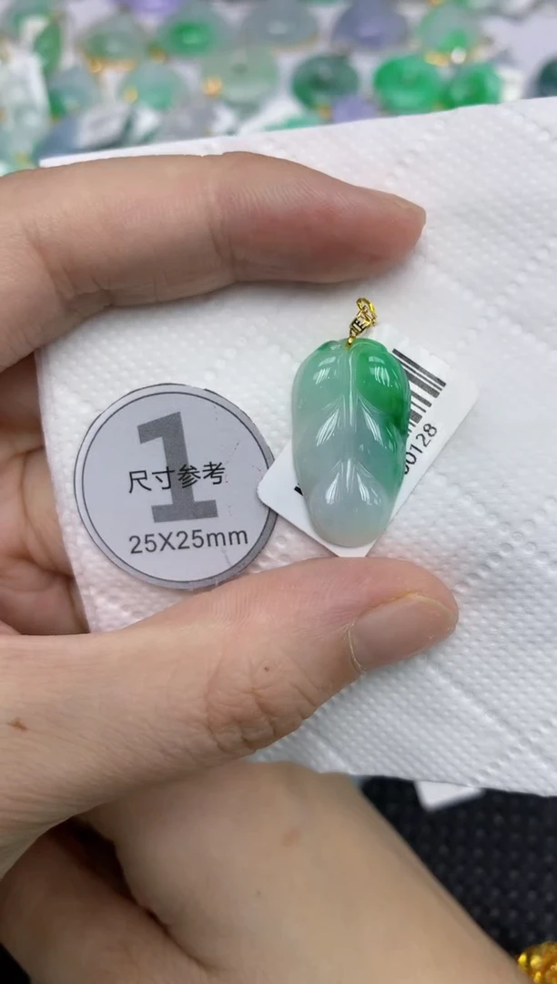 颈饰18K金镶嵌翡翠111111111