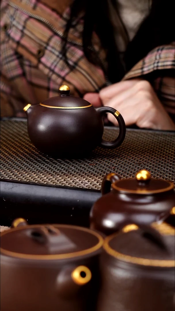 茶壶紫砂四号井茄皮紫泥描金小西施130cc