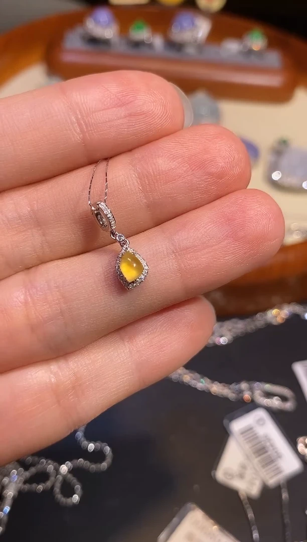 【闪购商品】翡翠吊坠(不含链)18K金镶嵌吊坠