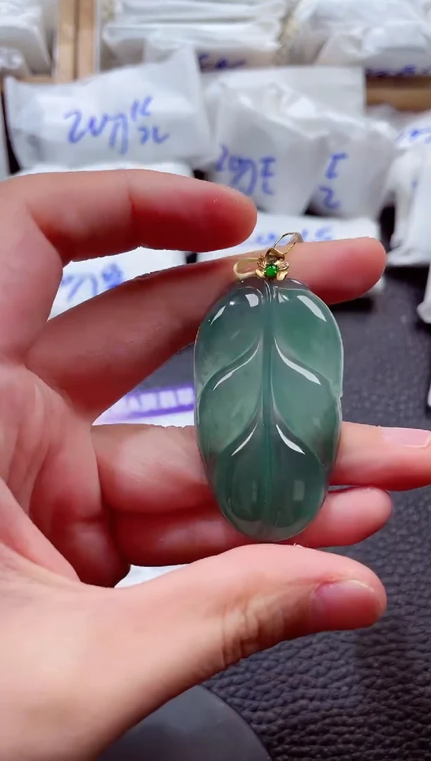 颈饰18K金镶嵌翡翠00007569