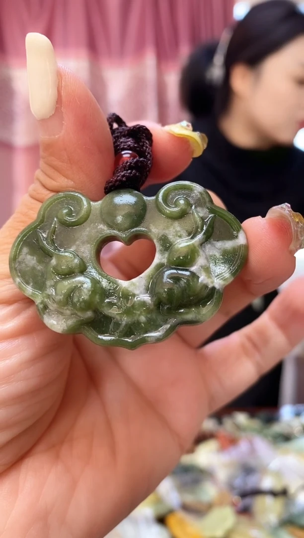 未镶嵌岫玉吊坠