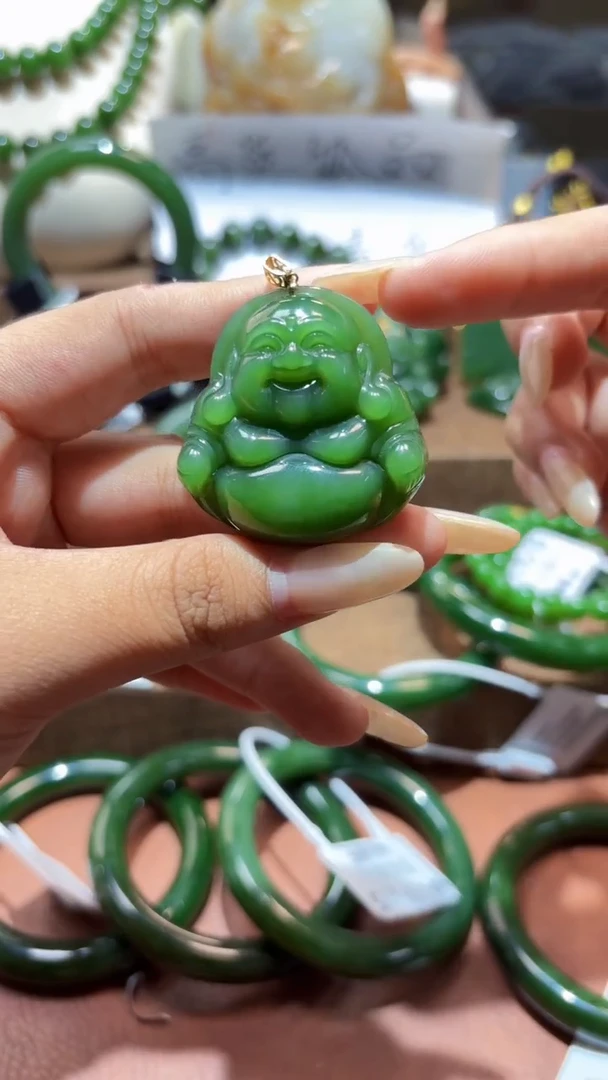 颈饰18K金镶嵌和田玉（碧玉）1