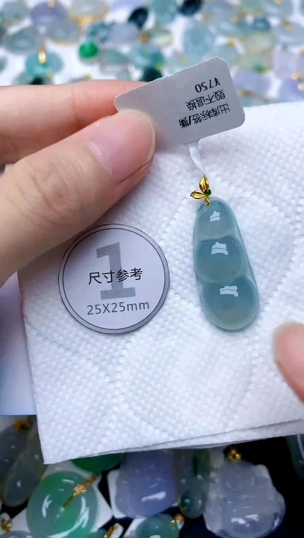 颈饰18K金镶嵌翡翠天然A货翡翠