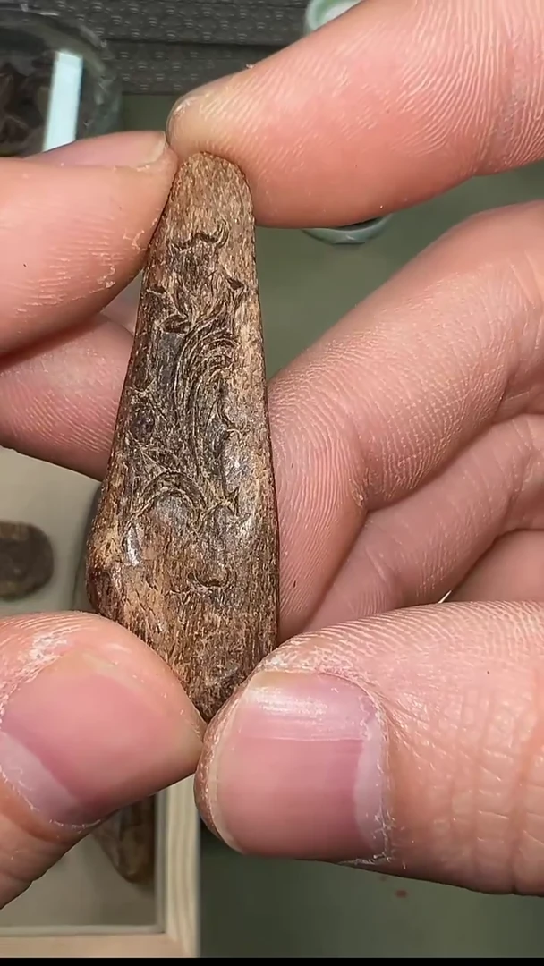 【闪购商品】沉香1.3g越南芽庄红土沉水雕刻件