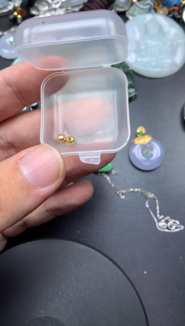 颈饰18K金镶嵌翡翠六****师金珠4mm