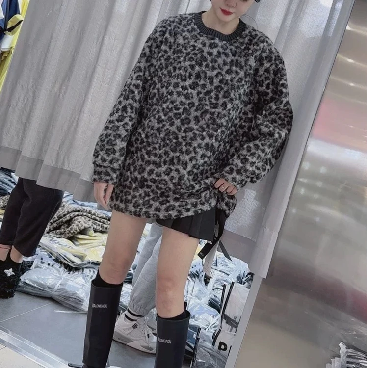 新款豹纹圆领长袖T恤