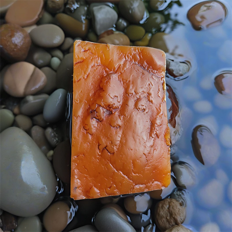 黄龙玉无事牌手玩件天然珠宝玉石俏色带皮平安方牌纯手工打磨抛