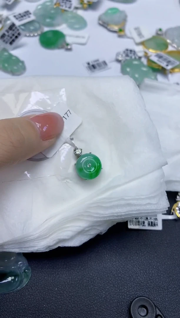 颈饰未镶嵌翡翠天然缅甸翡翠A货多样性发一件