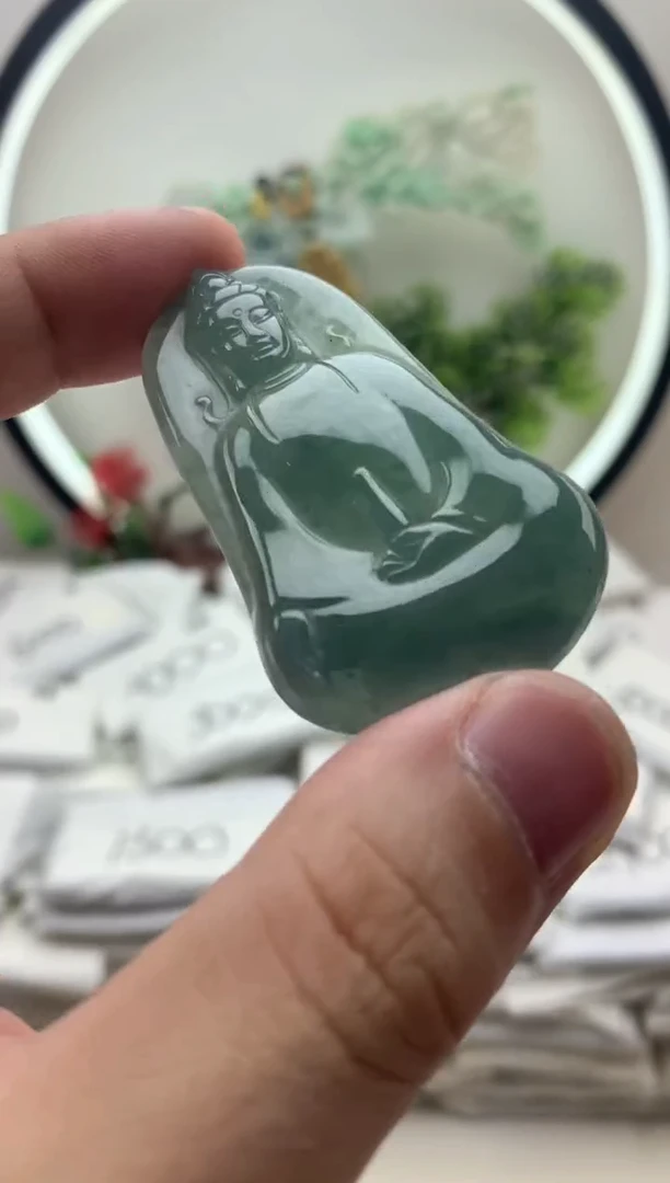 颈饰未镶嵌翡翠素衣观音