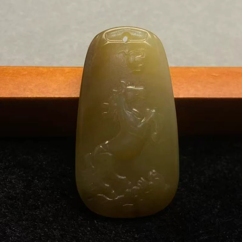 和田玉糖色龙首挂件D009