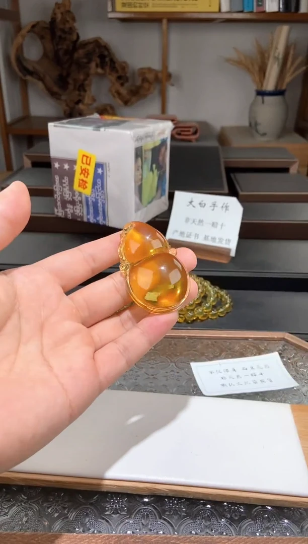 琥珀颈饰未镶嵌蓝珀葫芦