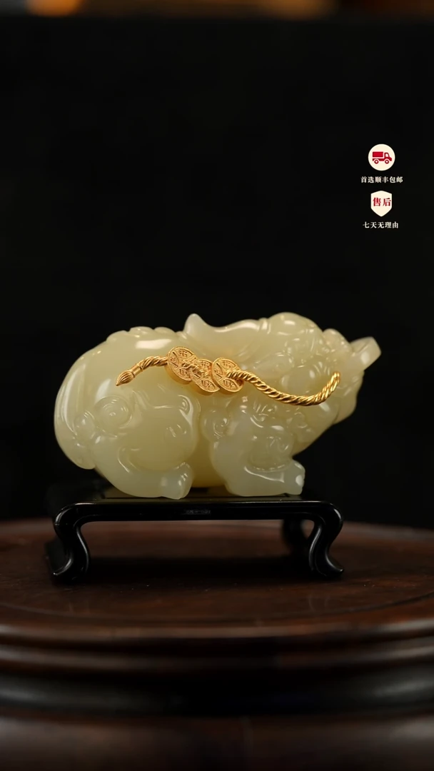 云南石竹叶青雕刻：瑞兽貔貅案头摆件