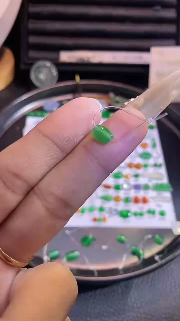 翡翠挂件未镶嵌珠子