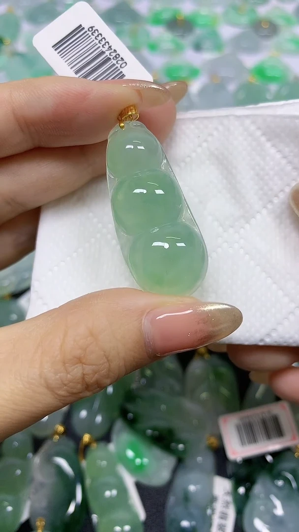 颈饰18K金镶嵌翡翠A货