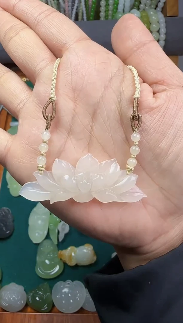 【闪购商品】和田玉无未镶嵌莲花吊坠