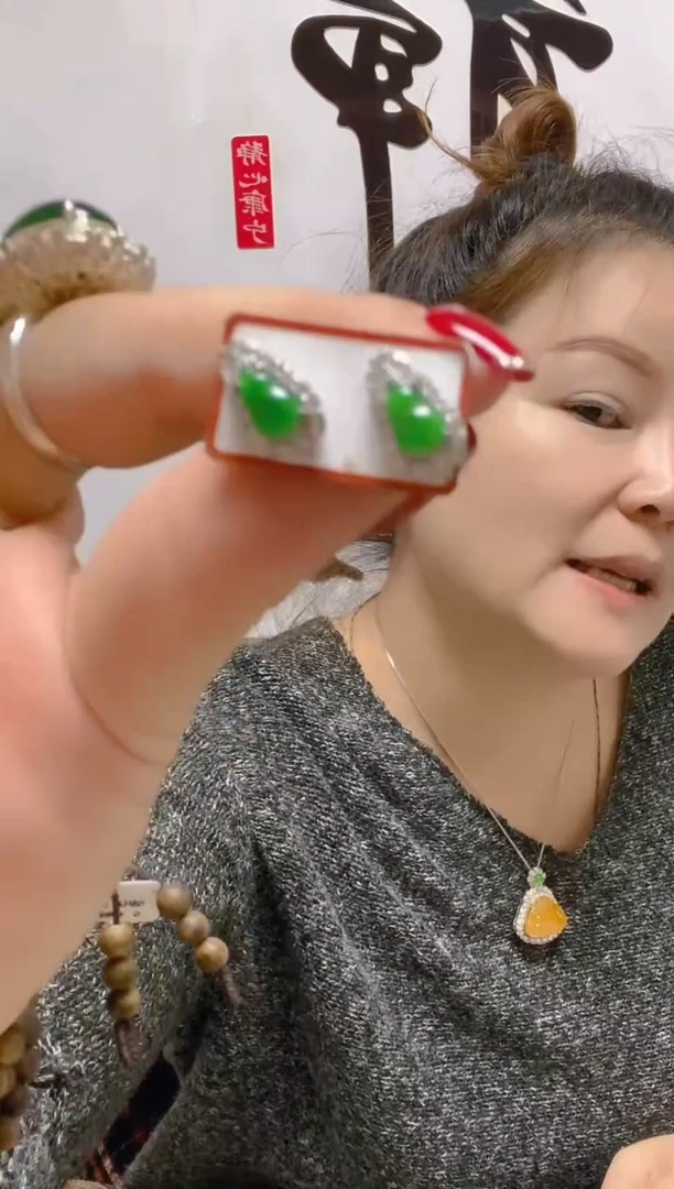 未镶嵌翡翠耳饰天然A货 假一罚四