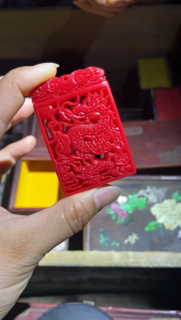 和田玉未镶嵌颈饰红钰镂空龙牌1件